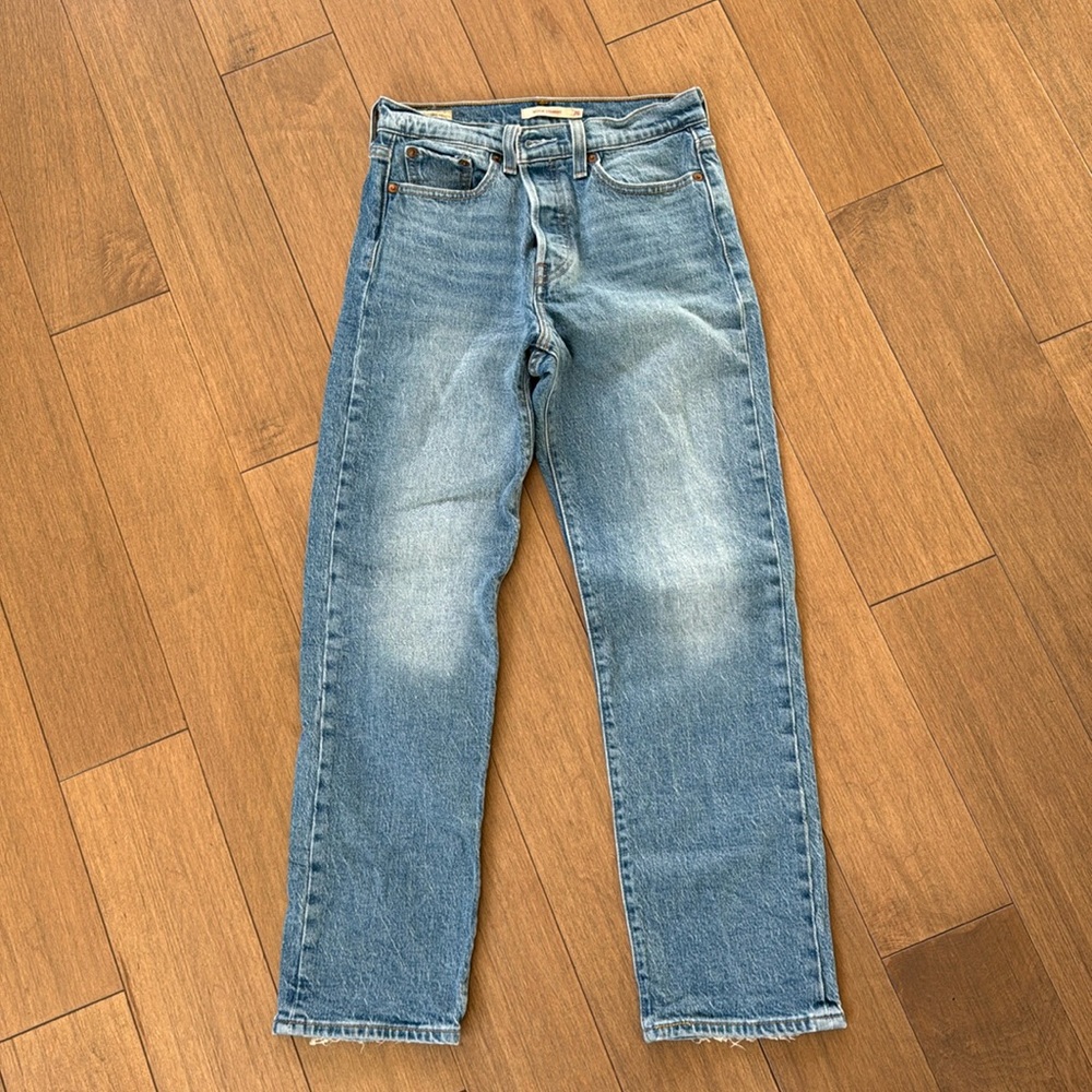 Levi’s Wedgie Straight- Size 26